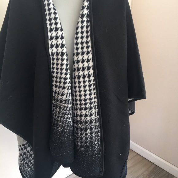 Shawl/wrap - Picture 3 of 8